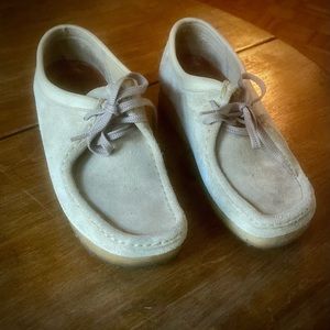 Tan Suede Clarks Wallabee’s Mens size 10.  Used but AMAZING CONDITION.  WU TANG
